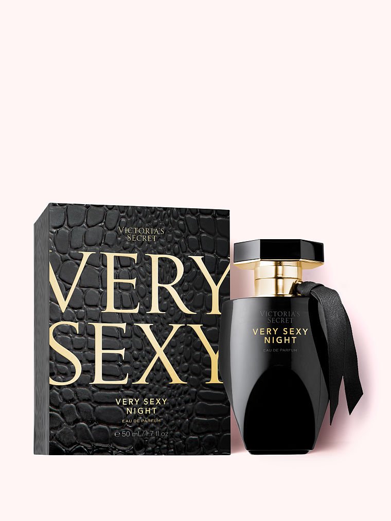 ادوپرفیوم Very Sexy Night ویکتوریا سکرت ۵۰ میلی‌لیتر، نمای نزدیک بسته‌بندی — دارامُد