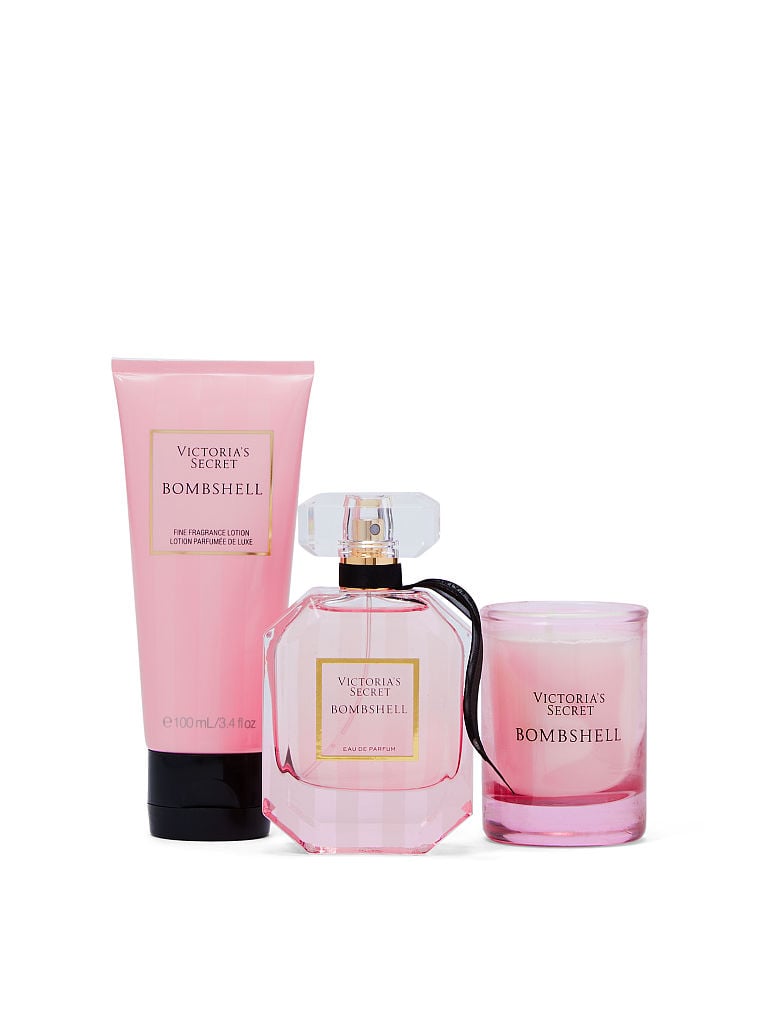 Victoria's Secret Bombshell، شمع عطری و لوسیون کنار هم — دارامُد
