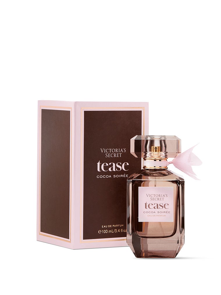 ویکتوریا سکرت عطر Tease Cocoa Soirée ۱۰۰ میلی‌لیتر، نمای نزدیک بسته‌بندی — دارامُد