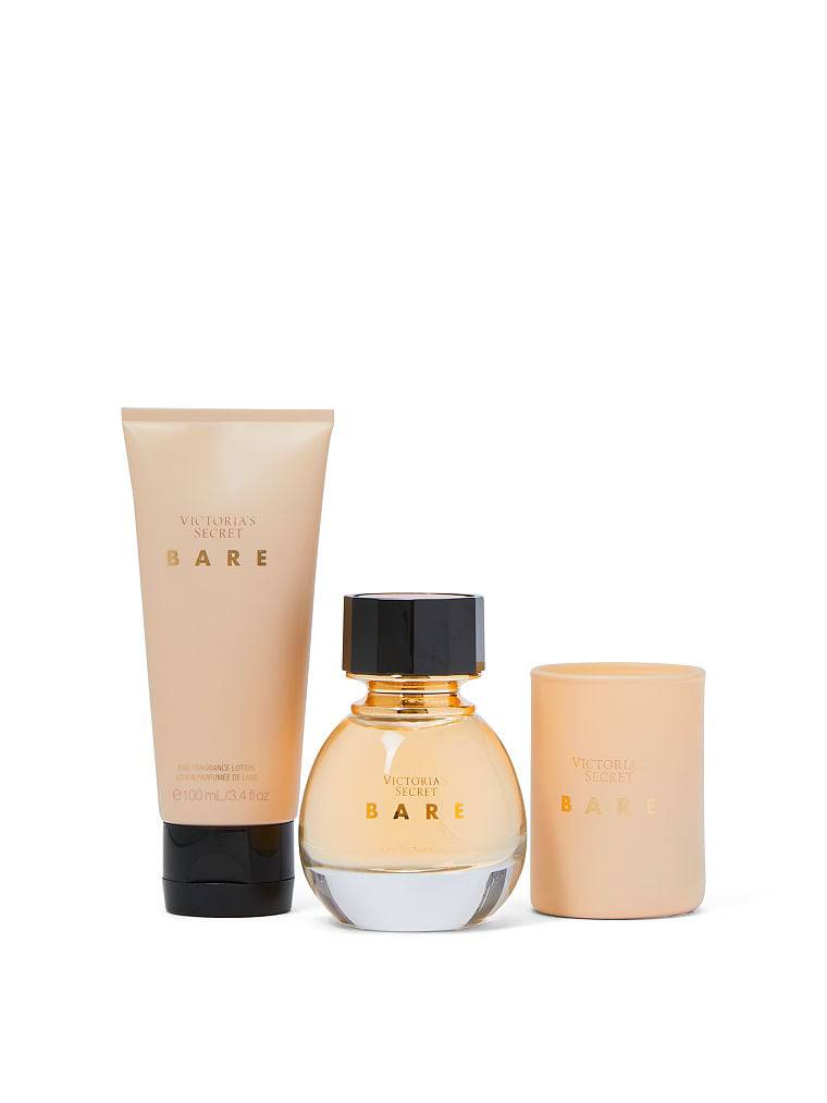 ویکتوریا سکرت پک هدیه Bare — لوسیون و عطر کنار هم روی میز — دارامُد