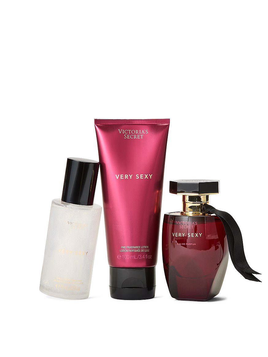 Victoria's Secret Very Sexy، نمای نزدیک بطری عطر و بادی‌میست — دارامُد